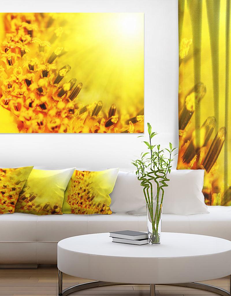 DesignQ Bright Yellow Sunflower Close-Up - Floral Artwork On Canvas