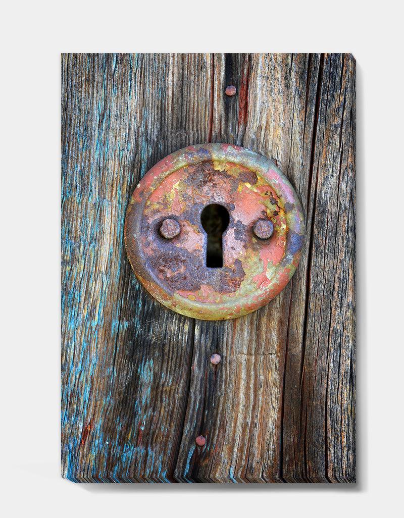 DesignQ Colorful Rusty Keyhole On Wooden Door - Vintage Canvas Art