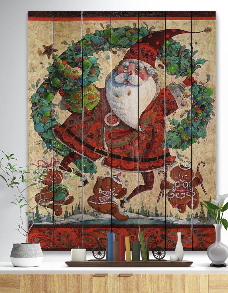 DesignQ Frolic Santa with Gingerbread Men and Wreathe - Print on Natural Pine Wood