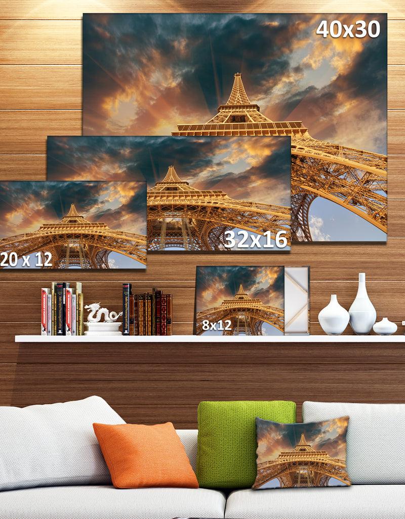DesignQ Paris Eiffel Tower In Paris With Sunset Colors - Cityscape Canvas Print