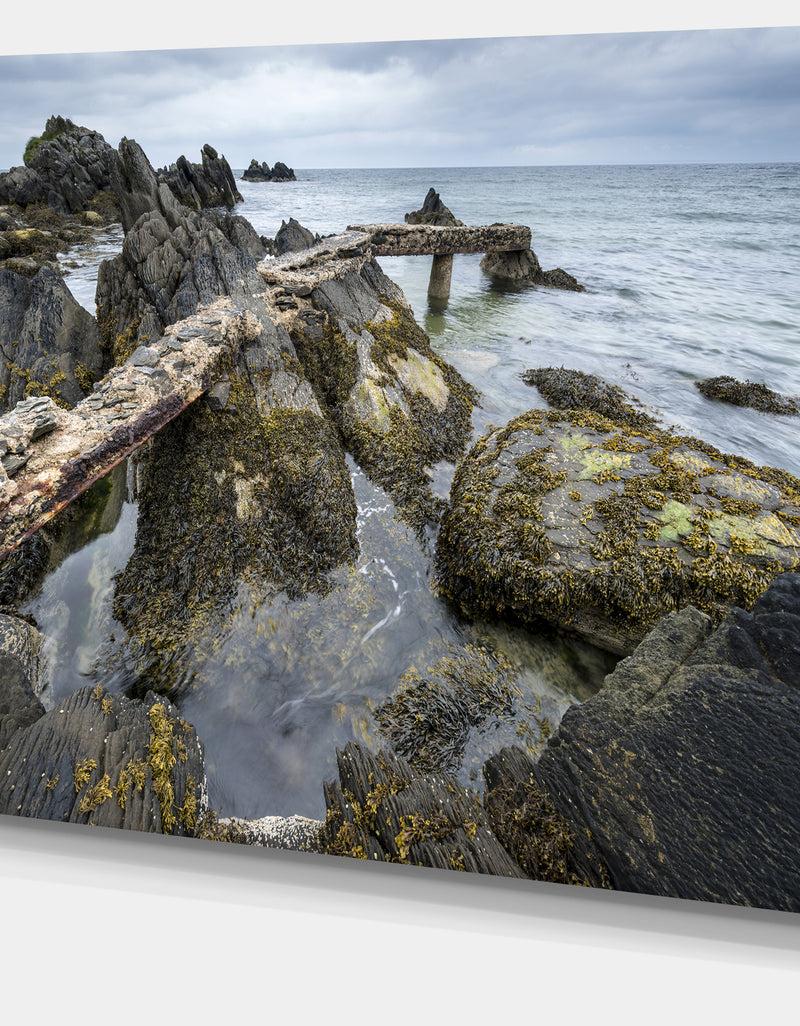 DesignQ Rocky North Ireland Seashore - Modern Seascape Canvas Artwork