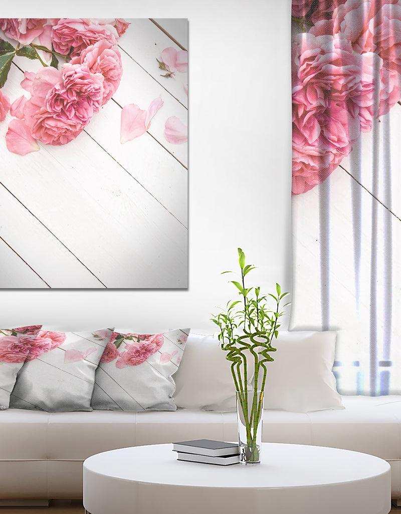 DesignQ Romantic Pink Roses - Floral photography on Wrapped Canvas DesignQ Romantic Pink Roses - Floral photography on Wrapped Canvas