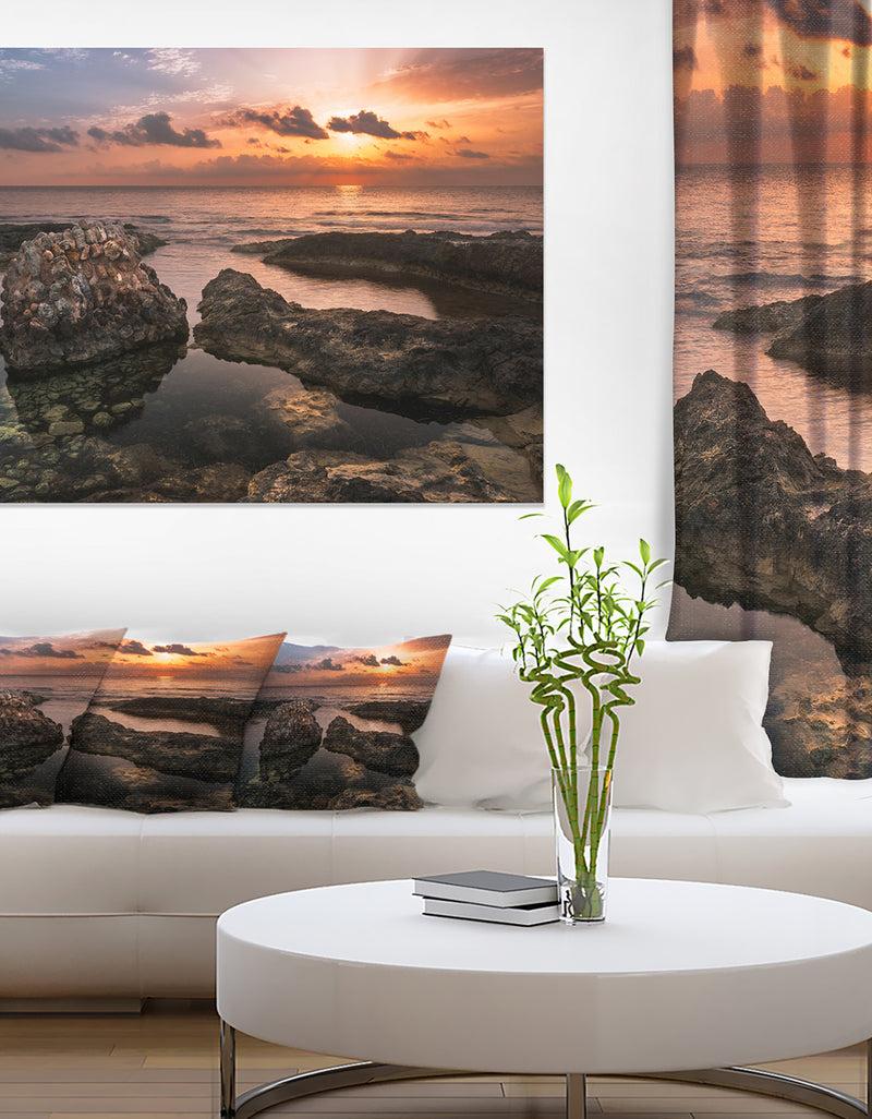 DesignQ Rough Coast with Ancient Ruins - Oversized Beach Canvas Artwork