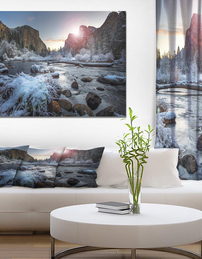 DesignQ Valley View in Yosemite Natioal Park - Landscapes Photography on wrapped canvas