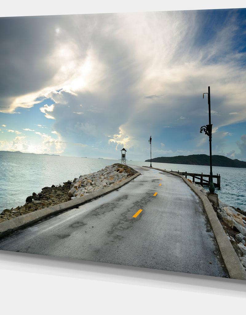 DesignQ Vintage Pathway Into The Ocean - Sea Bridge Canvas Wall Artwork