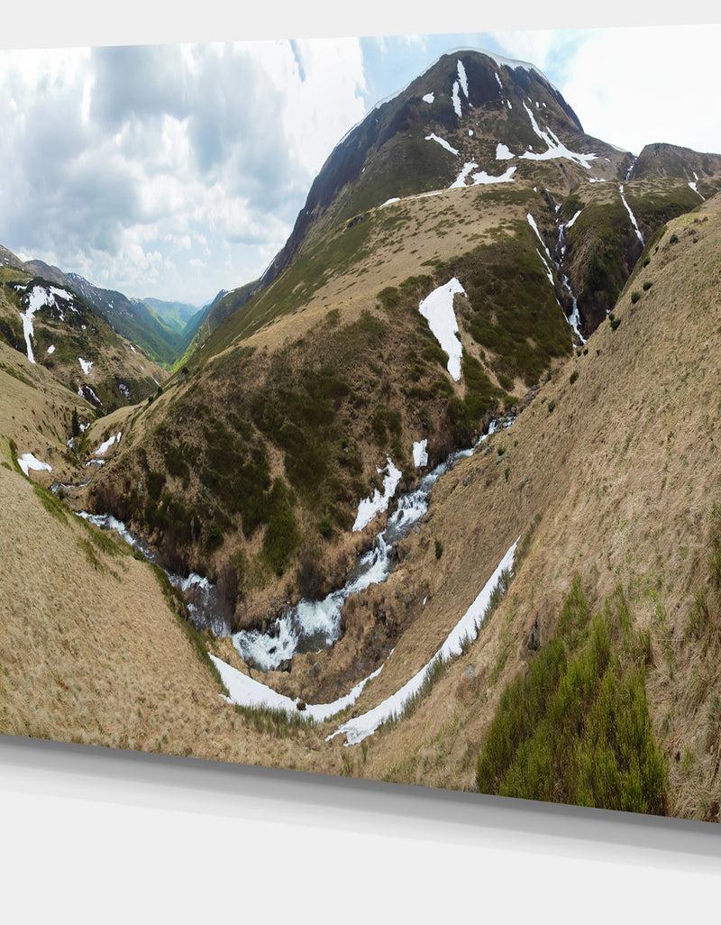 DesignQ Wild Sprint Mountain Panorama - Landscape Artwork Canvas