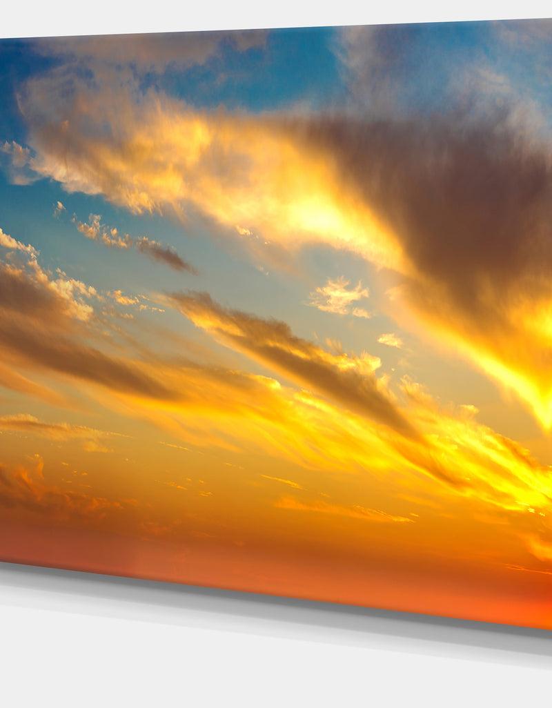 DesignQ Amazing Golden Sky At Sunset - Modern Seashore Canvas Art