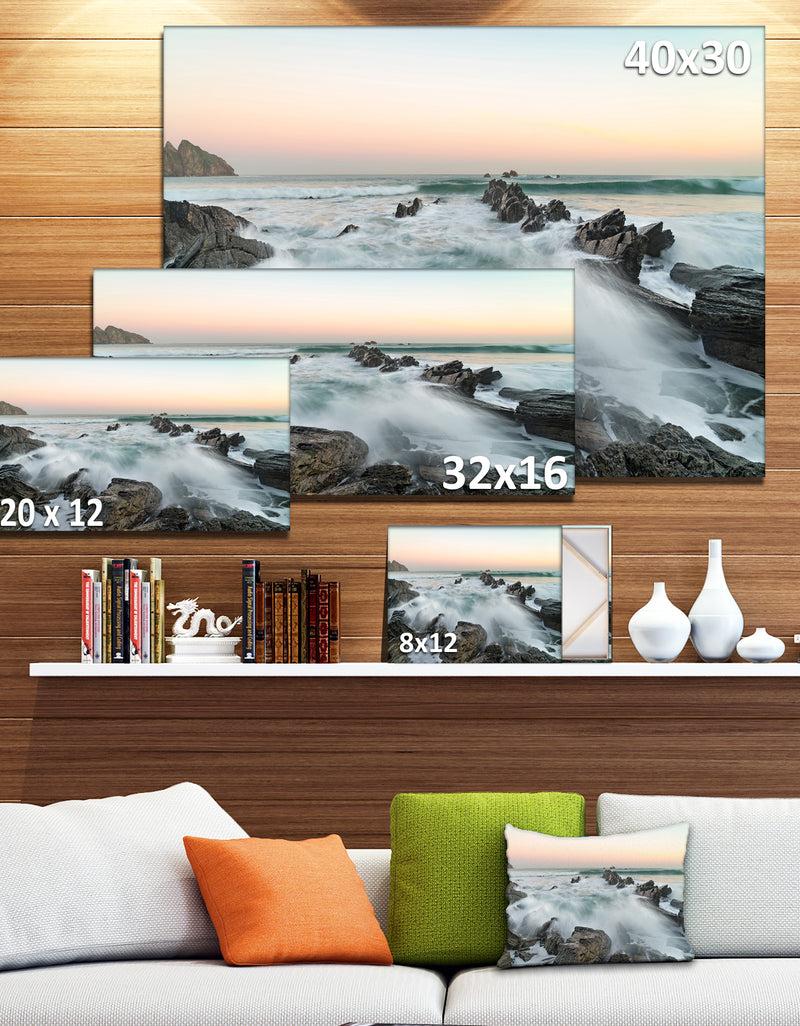 DesignQ Bay Or Biscay Rushing Waters - Modern Seashore Canvas Art