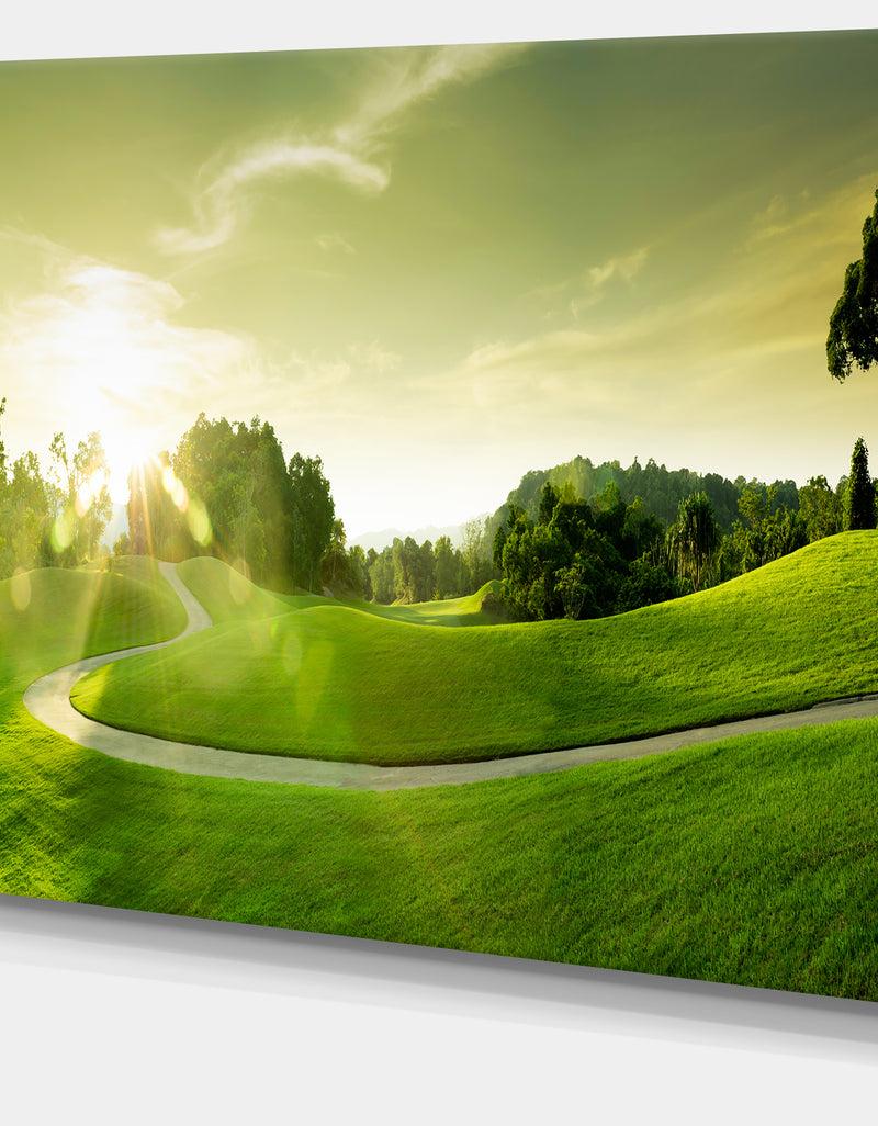 DesignQ Beautiful Green Valley Panorama - Landscape Wall Artwork