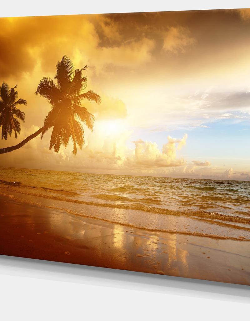 DesignQ Beautiful Palms At The Caribbean Beach - Extra Large Seascape Art Canvas