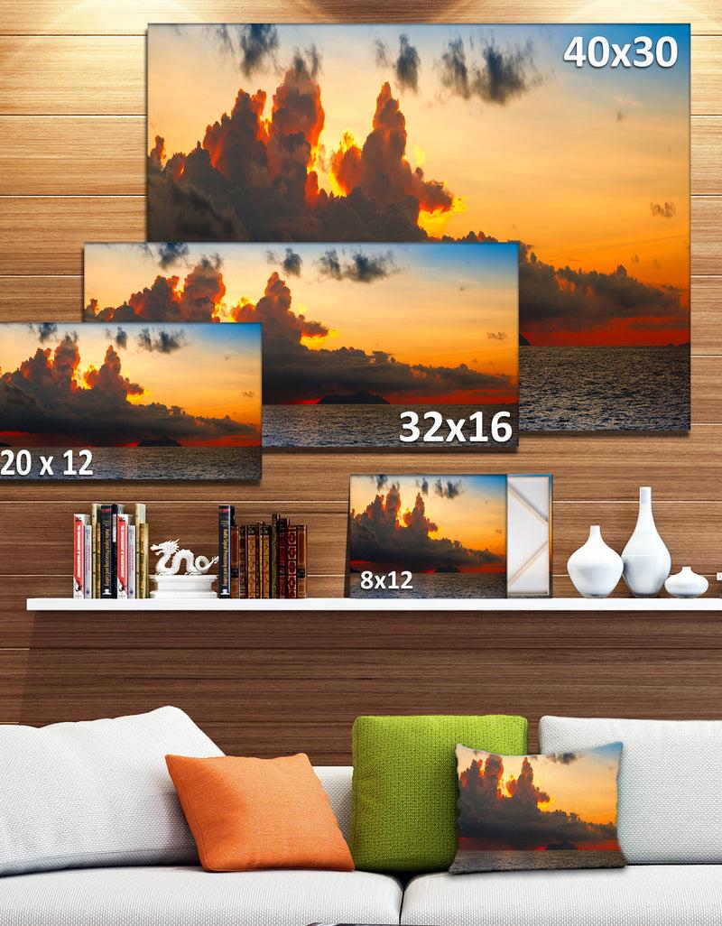DesignQ Beautiful Sunset Over The Clouds - Landscape Art Canvas Print