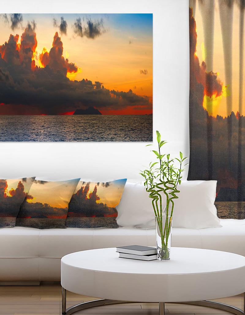 DesignQ Beautiful Sunset over the Clouds - Landscape Art Canvas Print