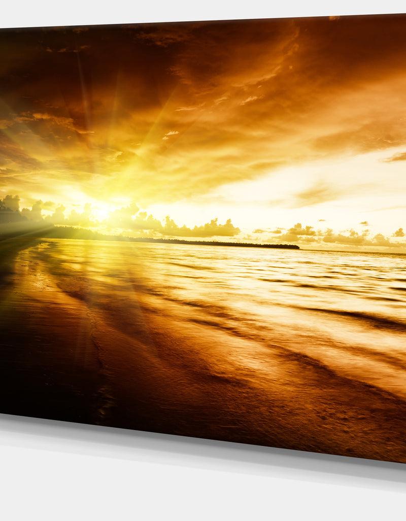 DesignQ Breathtaking Yellow Caribbean Beach - Seashore Canvas Wall Art