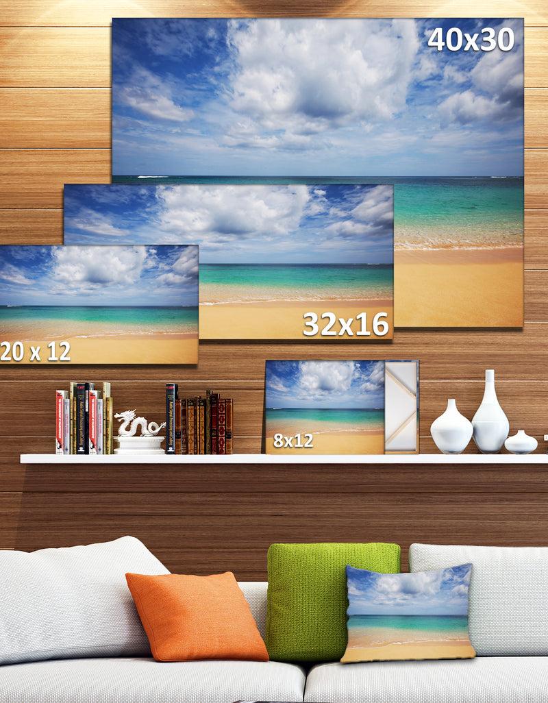 DesignQ Bright Seashore With Heavy Clouds - Modern Beach Canvas Art Print