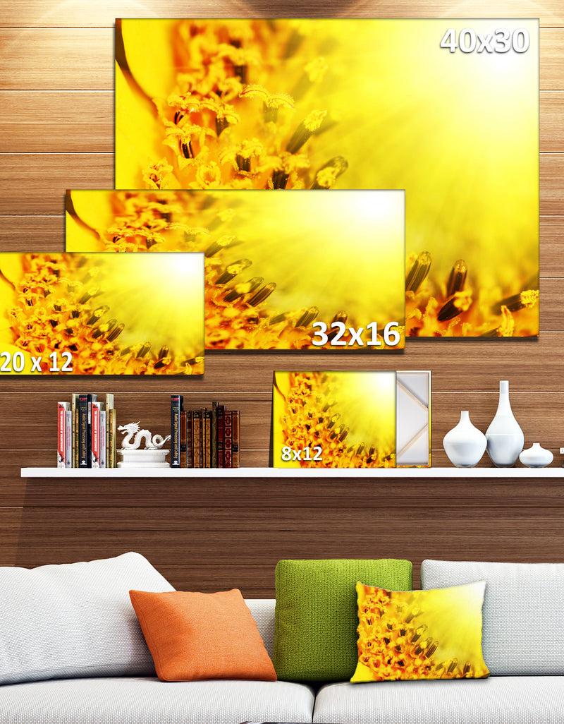 DesignQ Bright Yellow Sunflower Close-Up - Floral Artwork On Canvas
