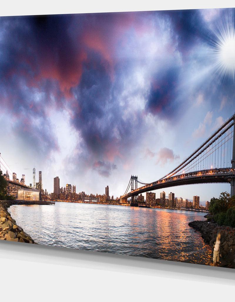 DesignQ Brooklyn Bridge Over East River - Cityscape Canvas Print