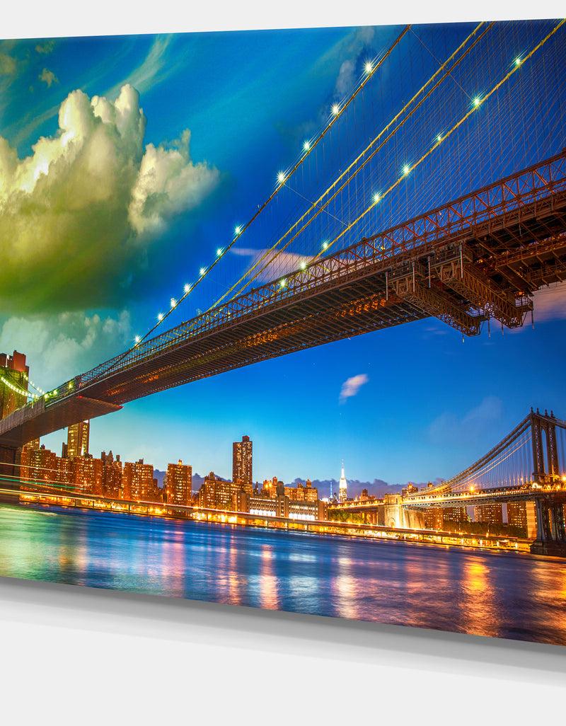 DesignQ Brooklyn Bridge With Cloud In Sky - Cityscape Photo Canvas Print