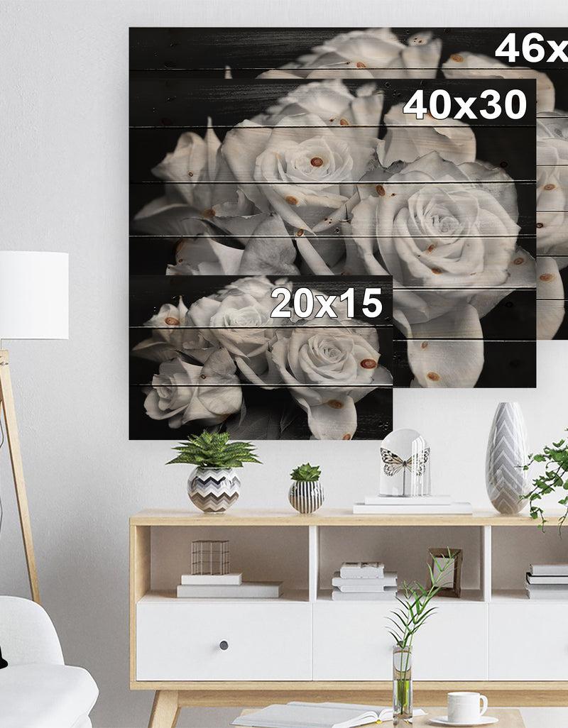 DesignQ Bunch Of Roses Black And White - Floral Art Print On Natural Pine Wood