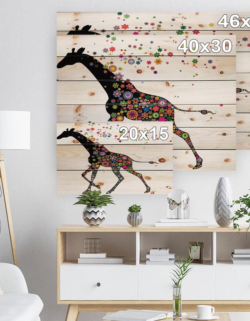 DesignQ Cheerful Giraffe Running - Animal Print On Natural Pine Wood