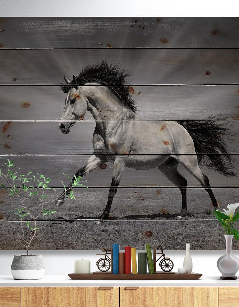 DesignQ Chestnut horse in motion - Farmhouse Animals Photographic Print on Natural Pine Wood