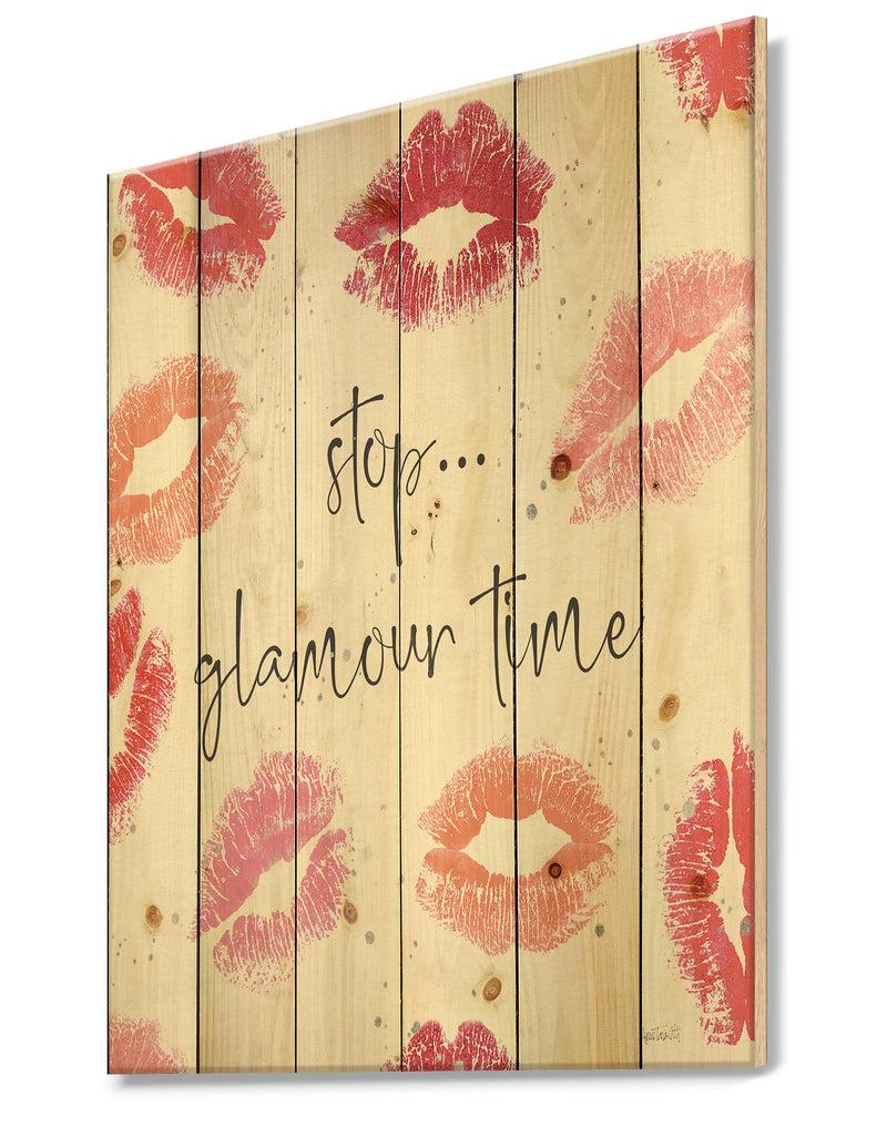 DesignQ Chic Accents VI - Fashion Print On Natural Pine Wood