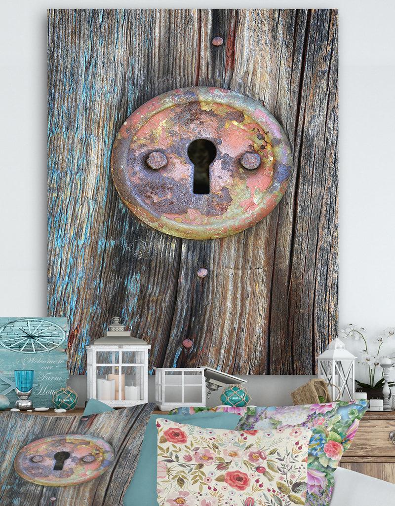 DesignQ Colorful Rusty Keyhole On Wooden Door - Vintage Canvas Art