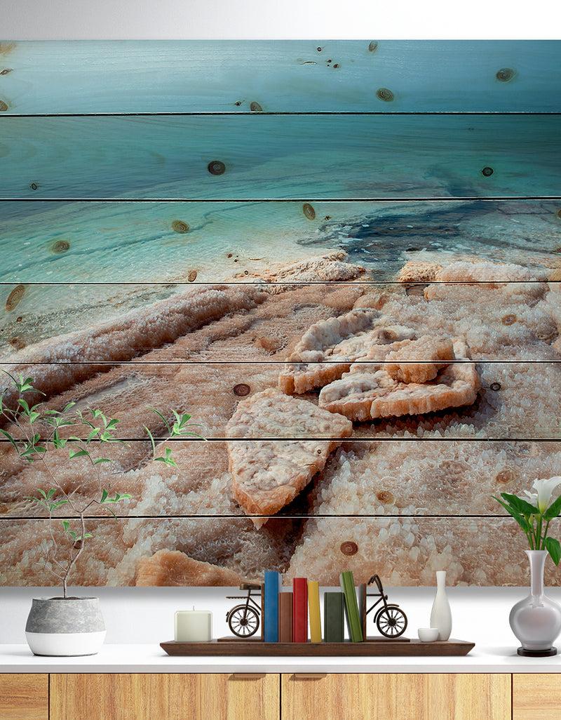 DesignQ Dead Sea Beach with Crystallized Salt - Seashore Print on Natural Pine Wood