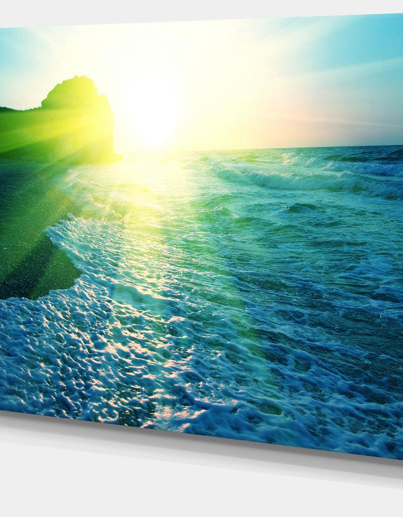 DesignQ Foaming Blue Waves - Seashore Canvas Art