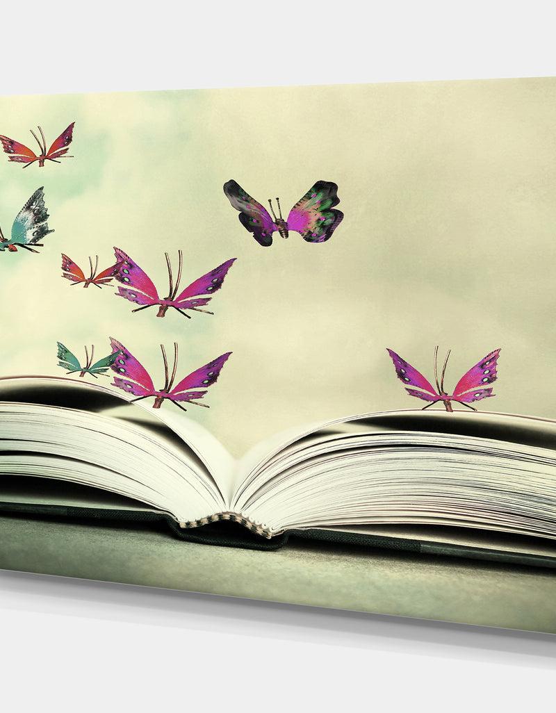 DesignQ Hover In The Sky - Cottage Canvas Wall Art