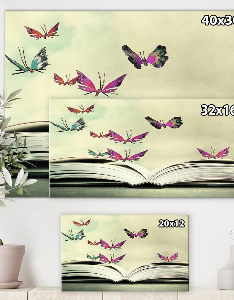 DesignQ Hover In The Sky - Cottage Canvas Wall Art