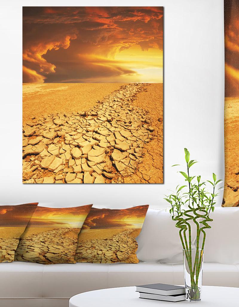 DesignQ Drought Land under Dramatic Sky - Modern Landscape Wall Art Canvas