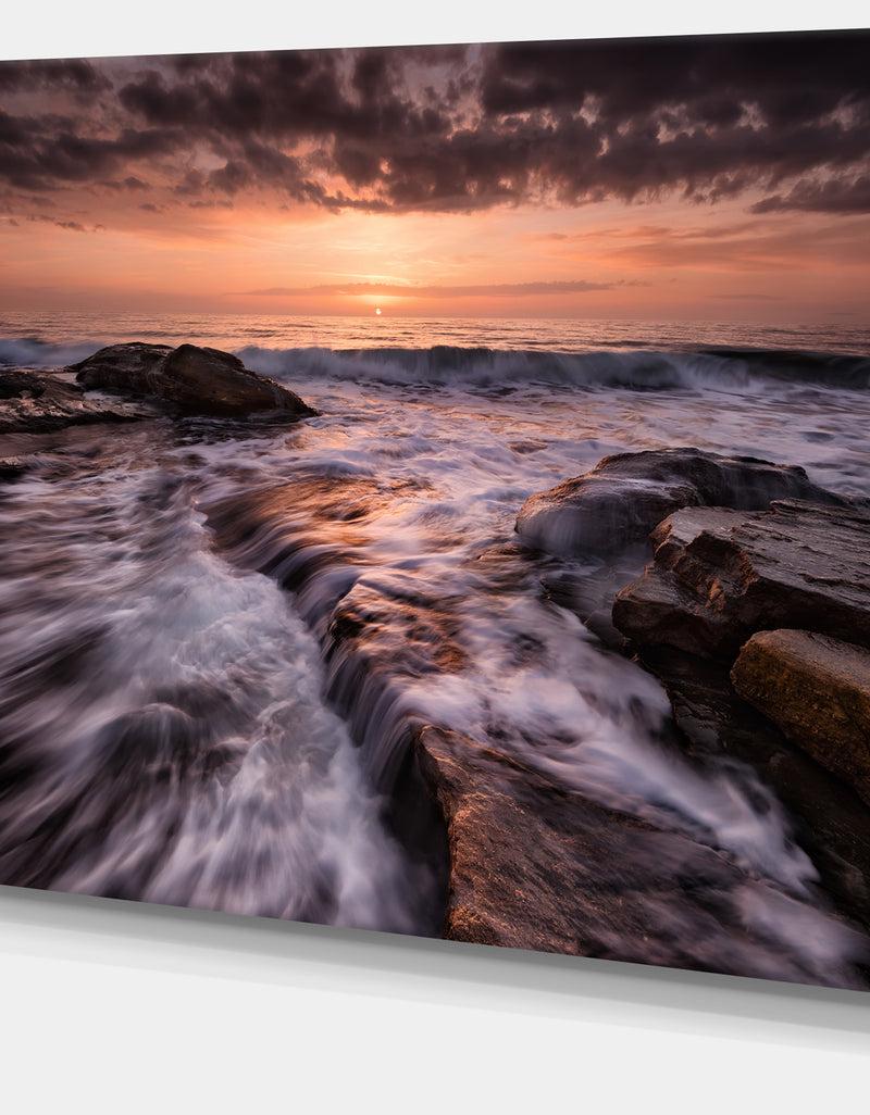 DesignQ Exotic Flow Of Waters Over Rocks - Contemporary Seascape Art Canvas