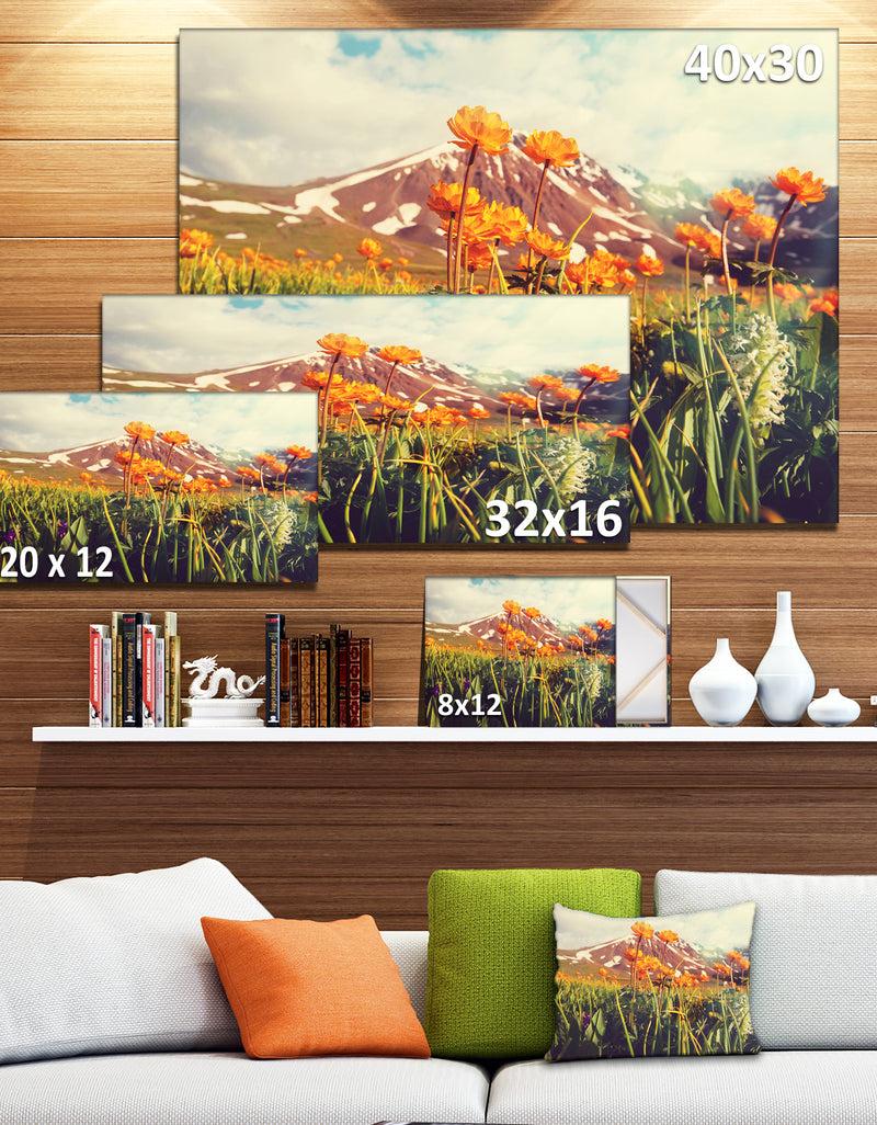 DesignQ Fantastic Yellow Flowers In Meadow - Large Flower Canvas Wall Art