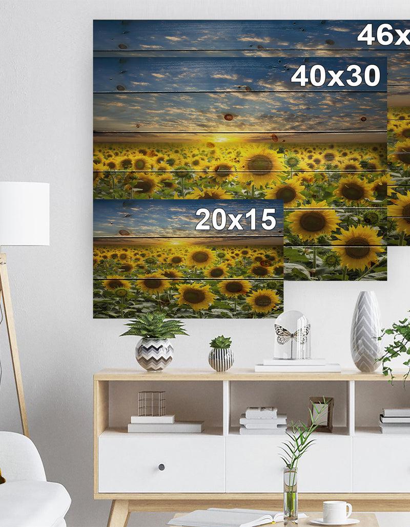 DesignQ Field Of Blooming Sunflowers - Flower Print On Natural Pine Wood