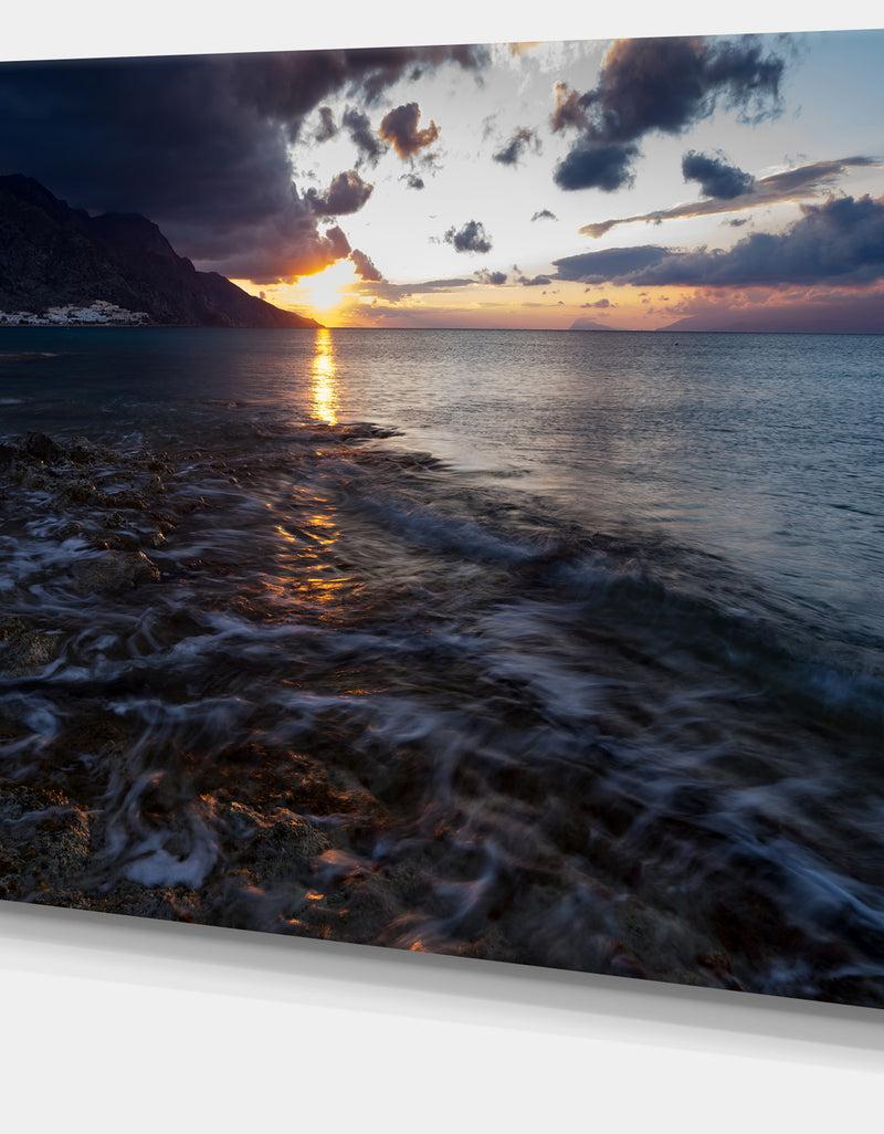 DesignQ Gloomy Sea Coast At Sunrise - Modern Seashore Canvas Art