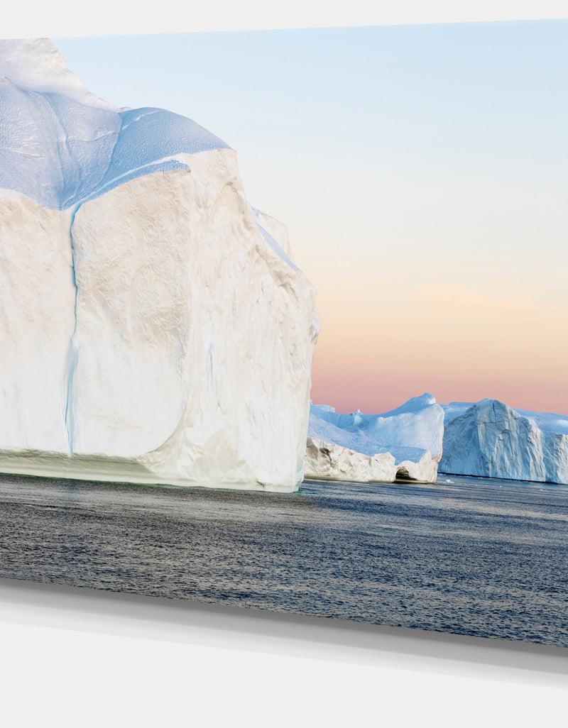 DesignQ Greenland Ices Of Polar Regions - Modern Seashore Canvas Wall Art