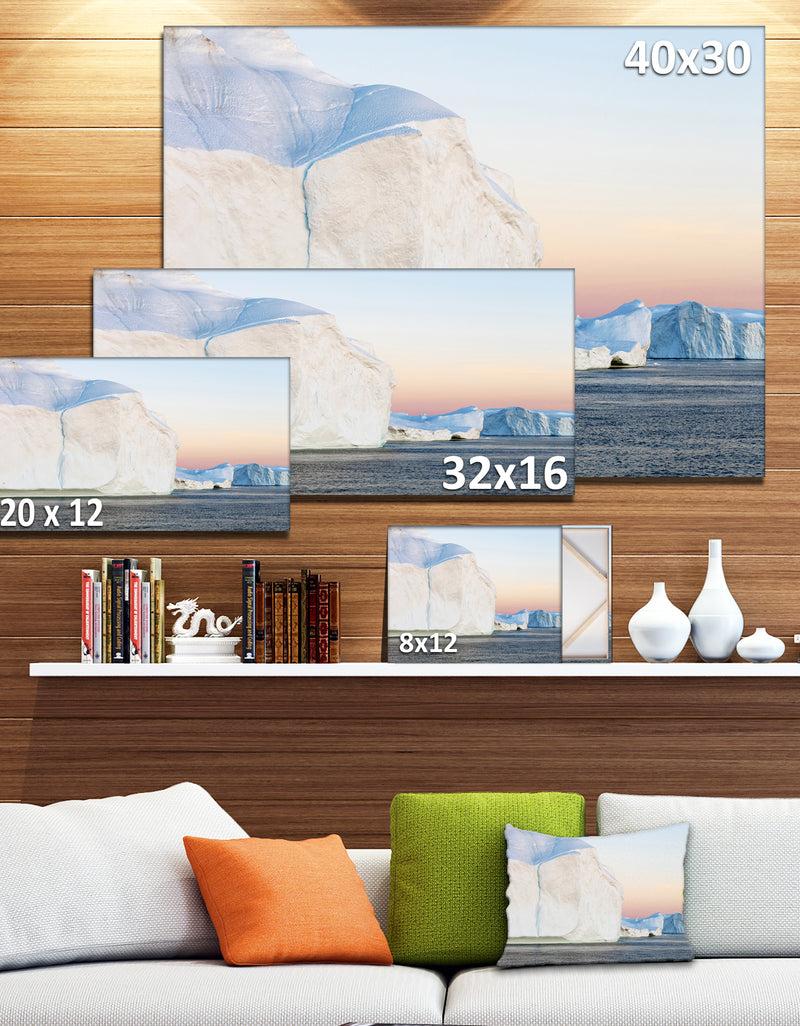 DesignQ Greenland Ices Of Polar Regions - Modern Seashore Canvas Wall Art