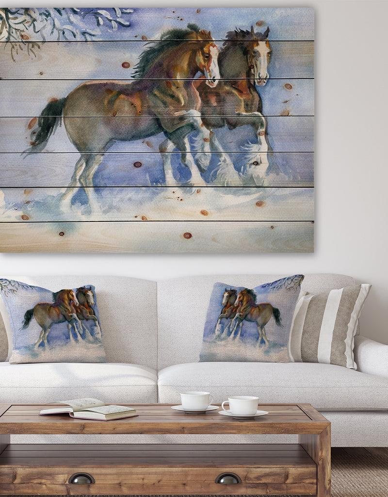 DesignQ Horses running in winter - Farmhouse Animals Print on Natural Pine Wood