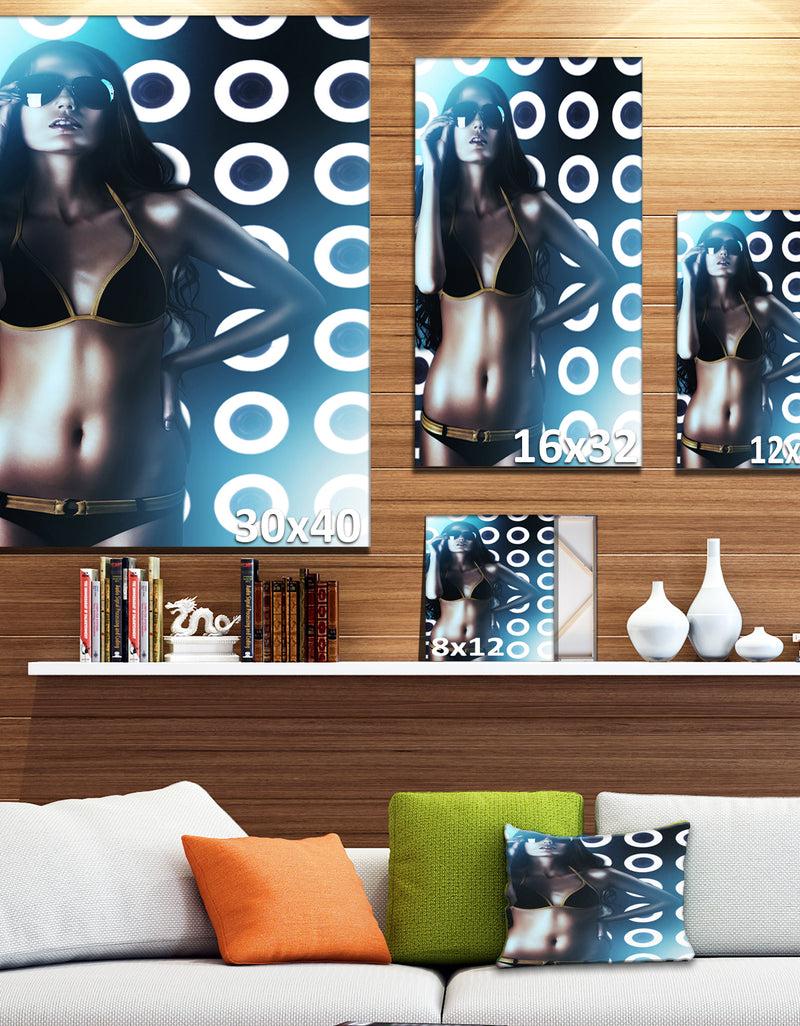 DesignQ Hot Woman In Sunglasses - Sensual Digital Canvas Art Print