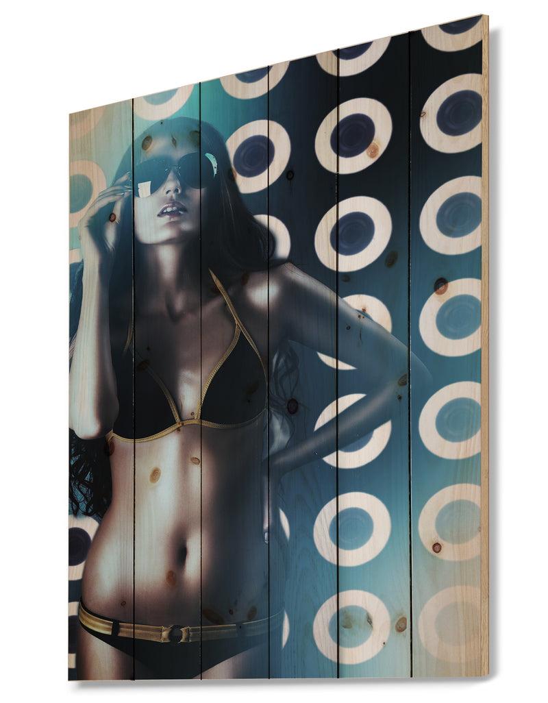 DesignQ Hot Woman In Sunglasses - Sensual Print On Natural Pine Wood