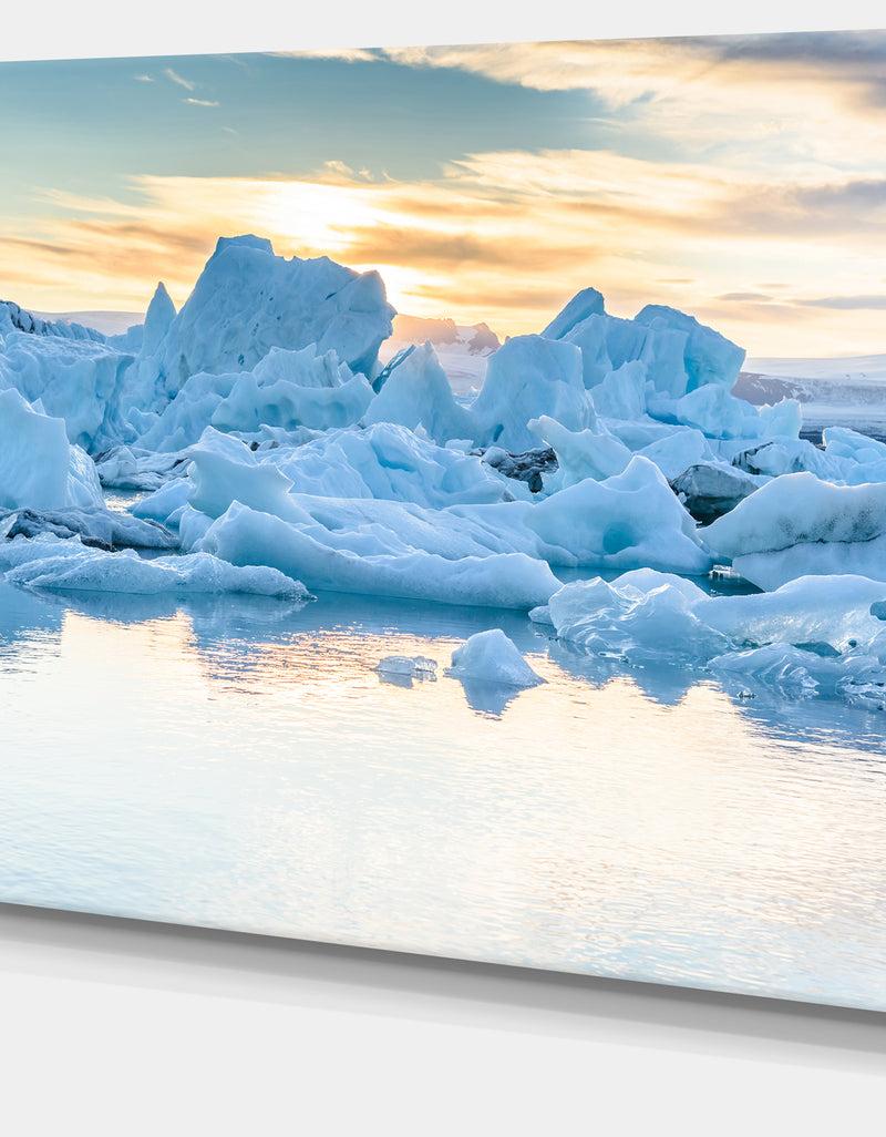 DesignQ Icebergs In Glacier Lagoon - Seashore Canvas Wall Artwork