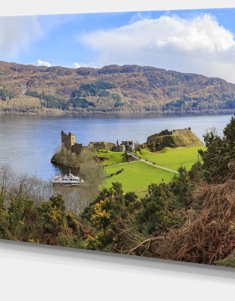 DesignQ Lago Ness And Urquhart Castle - Modern Landscpae Wall Art