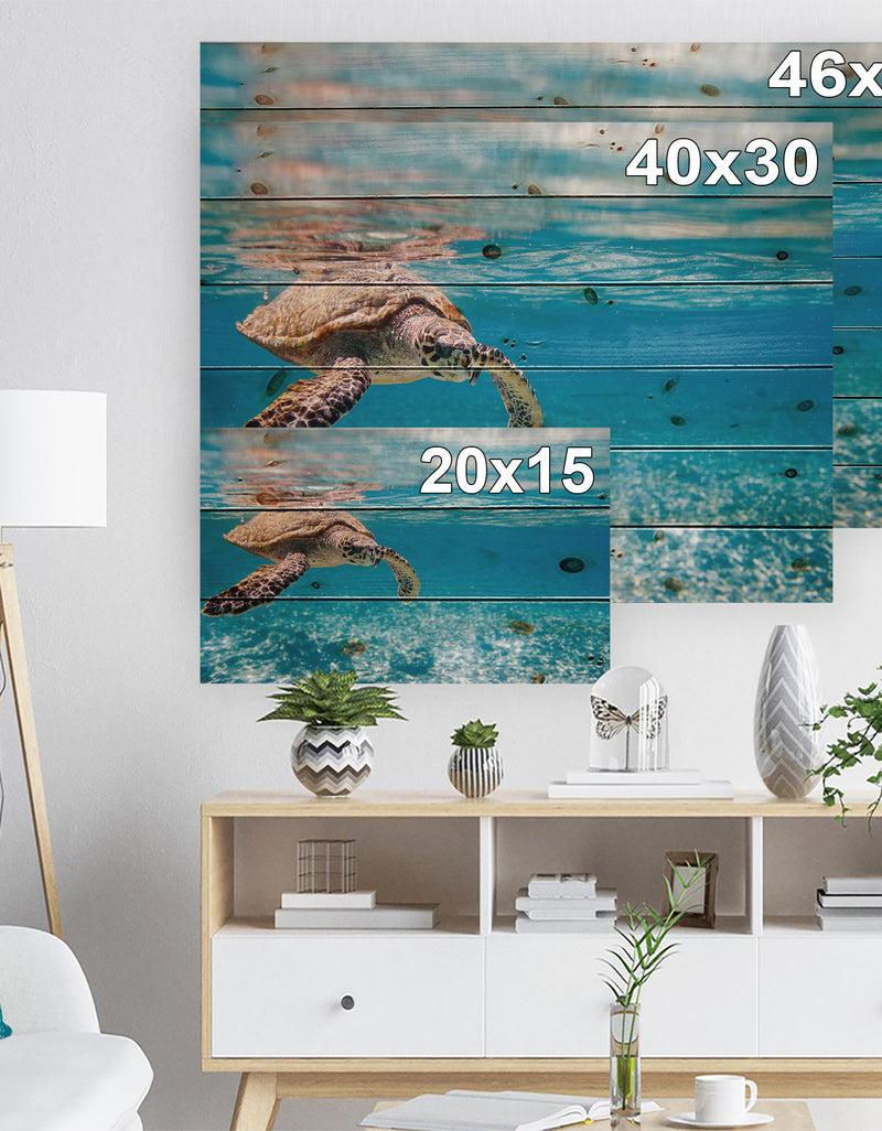 DesignQ Large Hawksbill Sea Turtle - Abstract Print On Natural Pine Wood