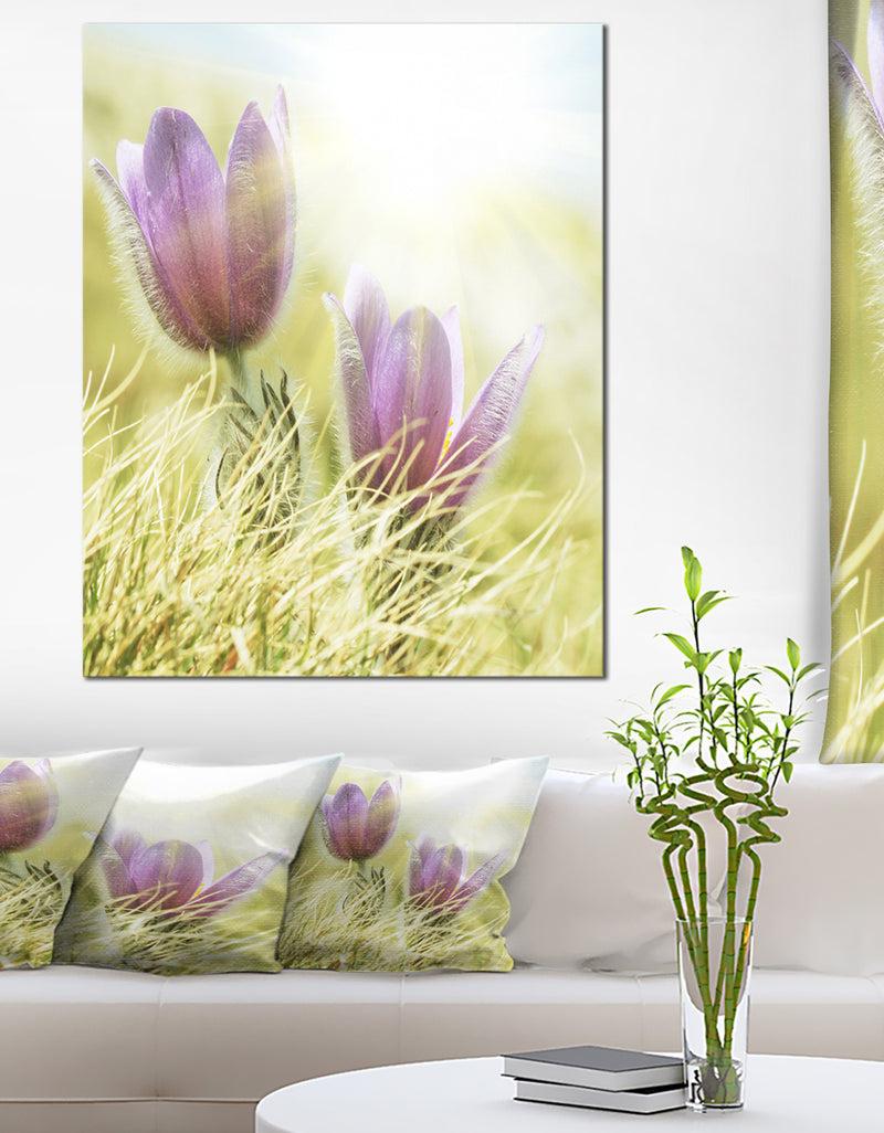 DesignQ Large Purple Flowers in Green Grass - Modern Flower Canvas Art Print