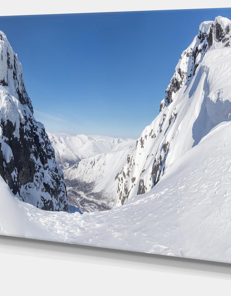 DesignQ Pass In The Northern Winter Hills - Landscape Art Canvas Print