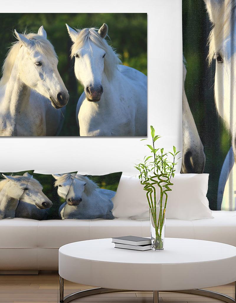 DesignQ Portrait of gorgeous horses - Farmhouse Animals Photographic on wrapped Canvas