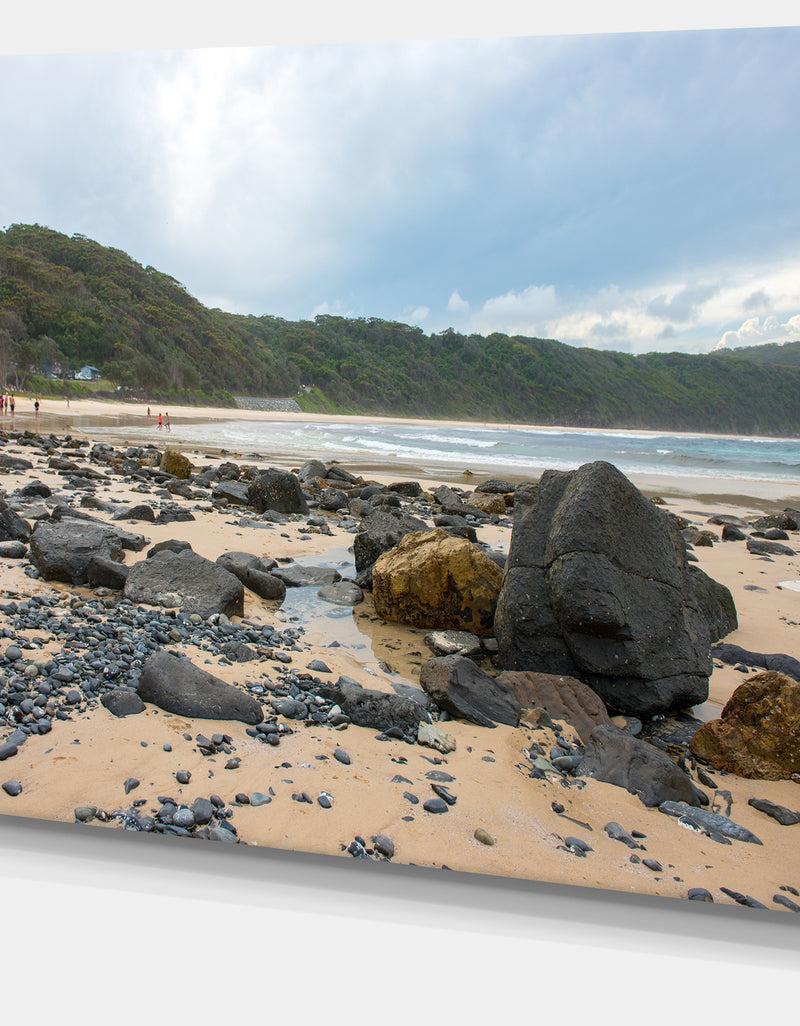 DesignQ Pretty Beach With Small And Big Rocks - Large Seashore Canvas Print