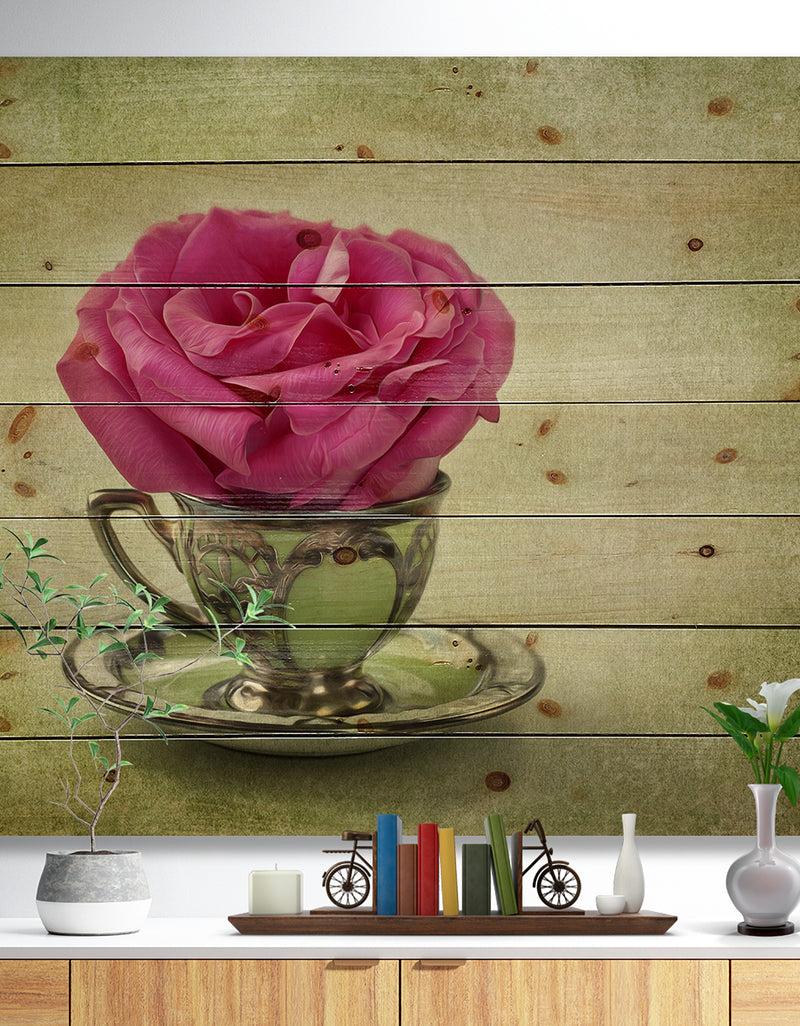 DesignQ Red Rose in Cup and Saucer - Floral Farmhouse Print on Natural Pine Wood