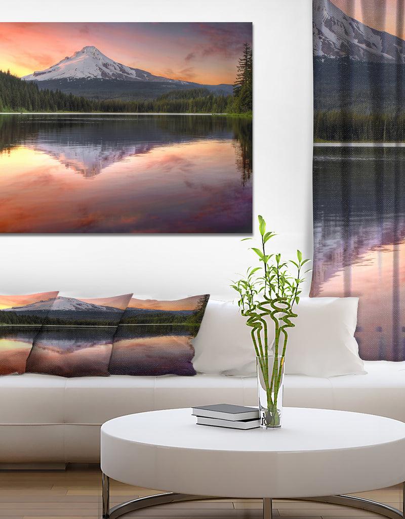 DesignQ Reflection of Mount Hood on Trillium Lake at Sunset - Lake Landscapes Photographic on wrapped Canvas