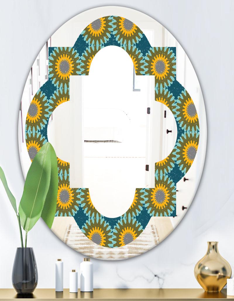 DesignQ Retro Circular Pattern I - Cottage Round Or Oval Wall Mirror - Quatrefoil